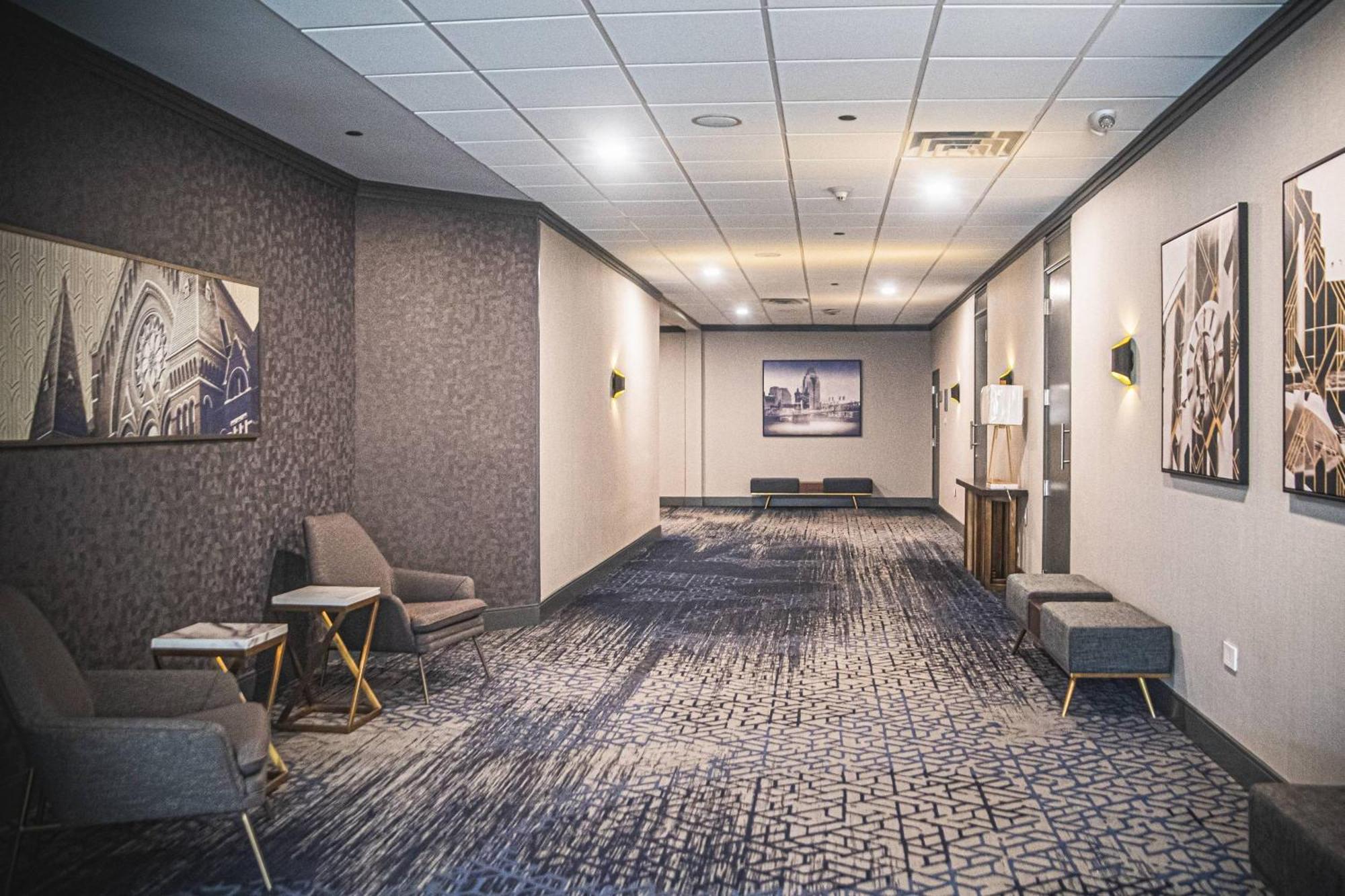 Delta Hotels By Marriott Cincinnati Sharonville Exterior photo