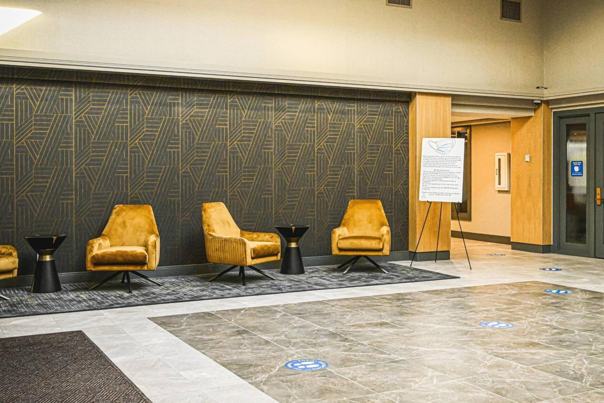 Delta Hotels By Marriott Cincinnati Sharonville Exterior photo